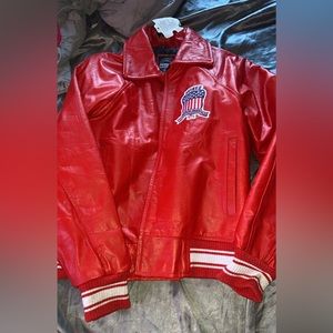 Size Small … I am 5’7 155 lbs and jacket fits me just right